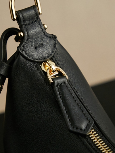 フェンディバッグ着用イメージ